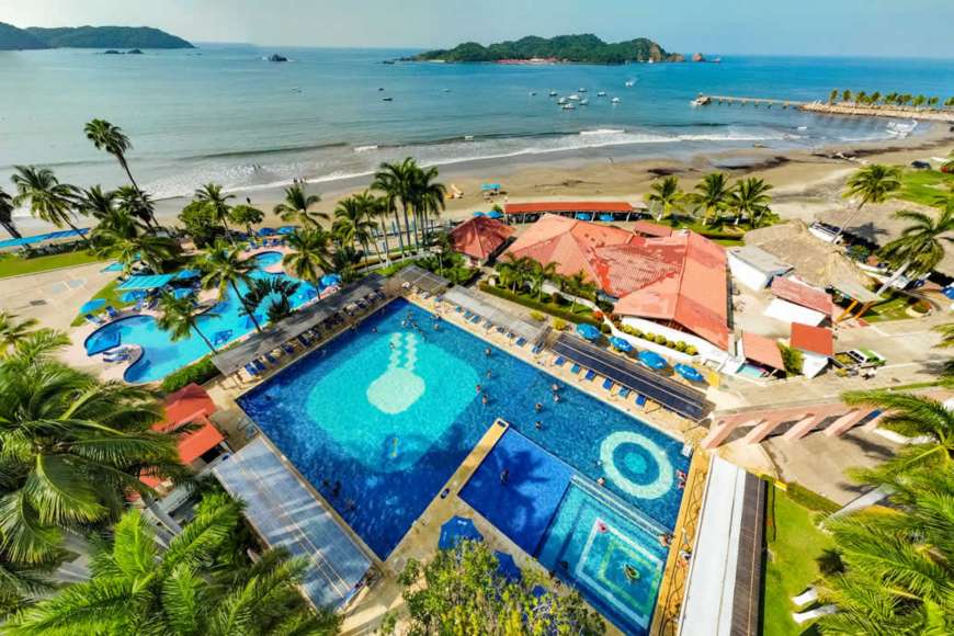 Qualton Club Ixtapa