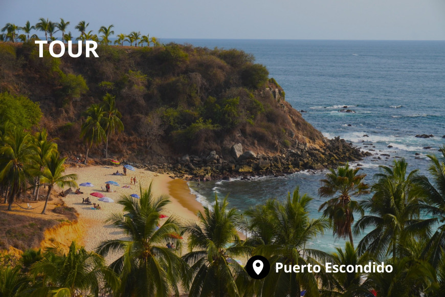   Barco por la bahía de Puerto Escondido al amanecer