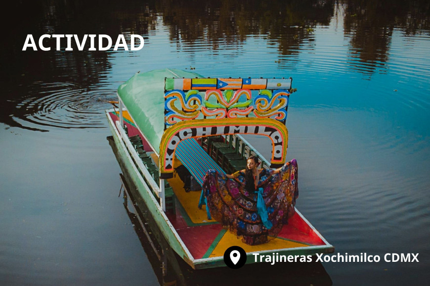 Fiesta en trajinera por Xochimilco
